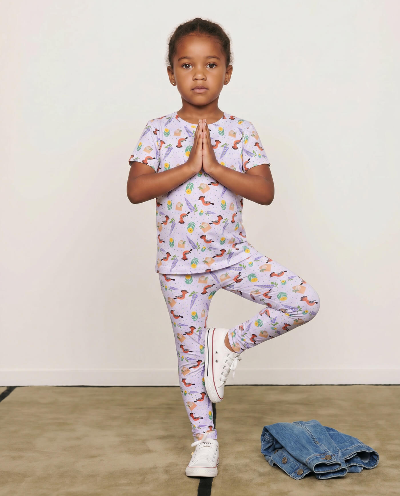 Child wearing lilac hoopoe bird pattern leggings and matching t-shirt inspired by Islamic storytelling and nature motifs.